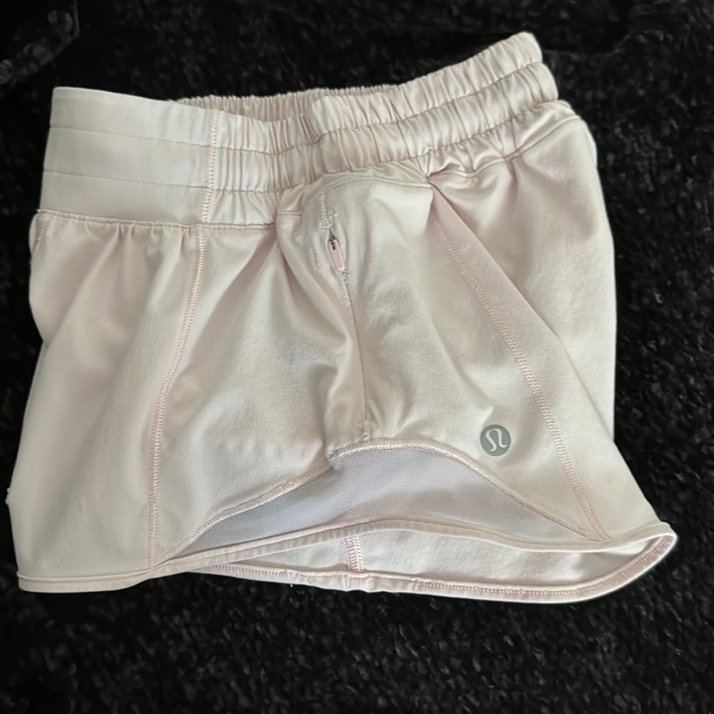 Lululemon hotty hots, strawberry milkshake, size 0, inseam 2.5”